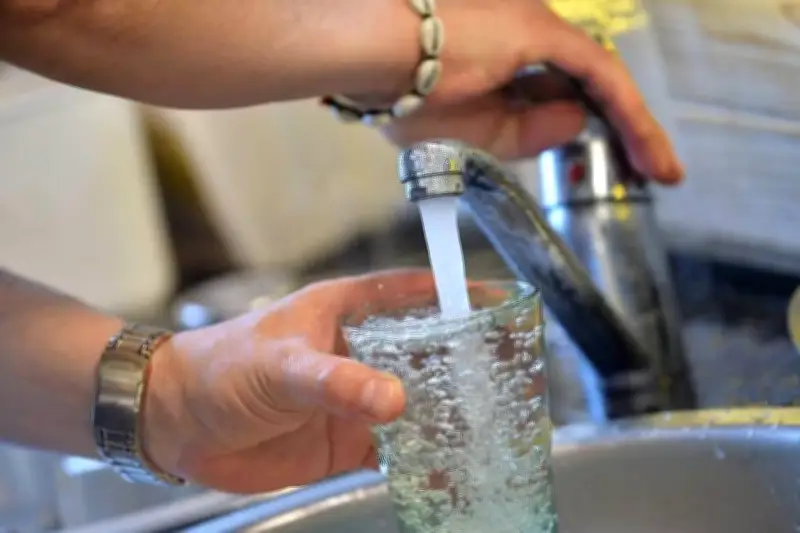 Des médecins alertent sur les risques de l'eau potable polluée en France