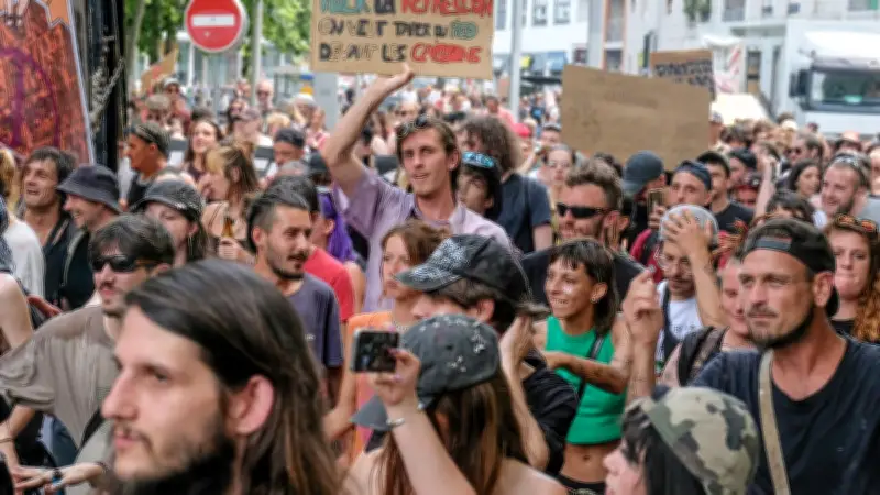 Des milliers de teufeurs défilent à Montpellier contre la répression des rave parties