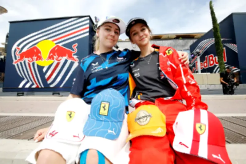 Deux amies Chloé vivent leur rêve au Grand Prix F1 de Monaco 2026