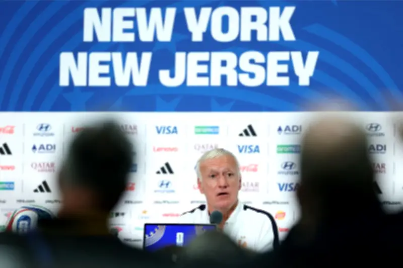 Didier Deschamps de retour auprès des Bleus après le décès de sa mère
