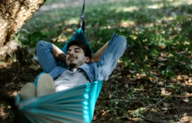 Dormir dehors pendant la canicule : conseils pour une nuit sous les étoiles