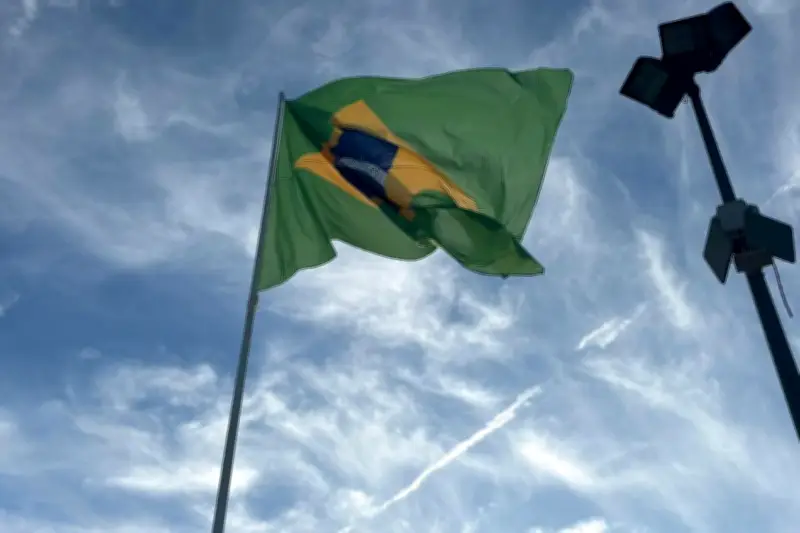 Drapeau brésilien à l'Allianz Riviera : un hommage à Dante
