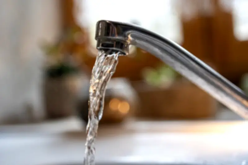 Eau potable polluée : des médecins alertent sur les risques pour les Français