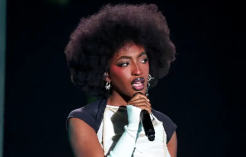 Ebony : de la Star Academy à la scène, un premier album en quête de liberté