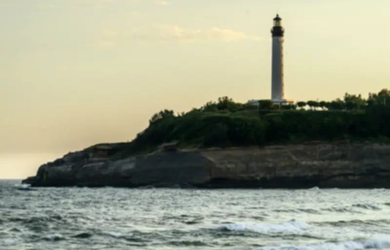 Effondrement de falaise à Biarritz : un disparu, une morte, les recherches reprennent