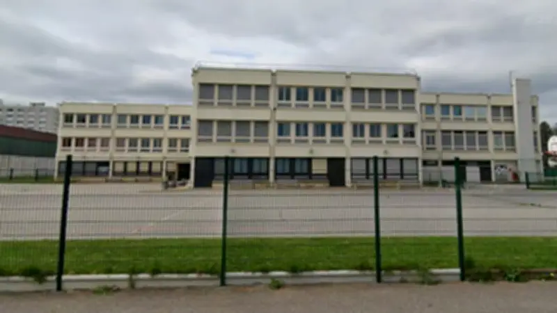 Enseignant mis en examen pour viols sur une collégienne de 13 ans dans les Yvelines
