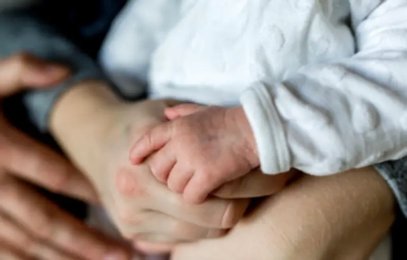Erreur sur l'acte de naissance : Romy, 3 mois, déclarée garçon par l'administration