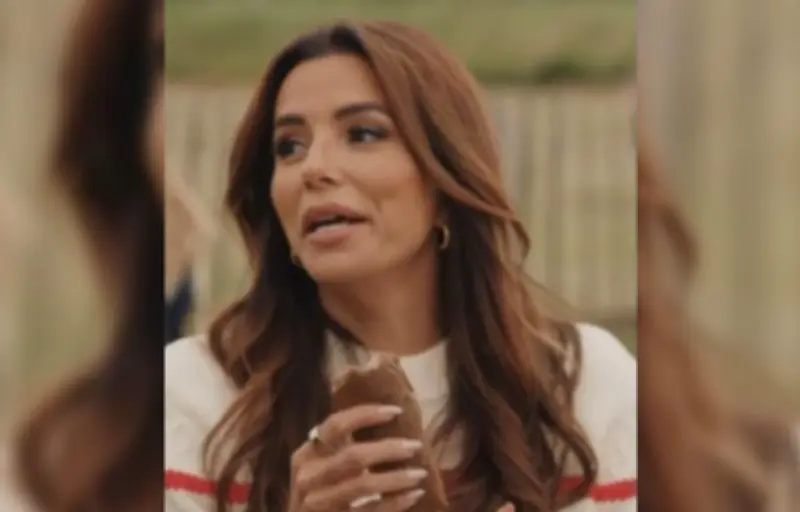 Eva Longoria adore la galette saucisse : « Le monde entier devrait la connaître »