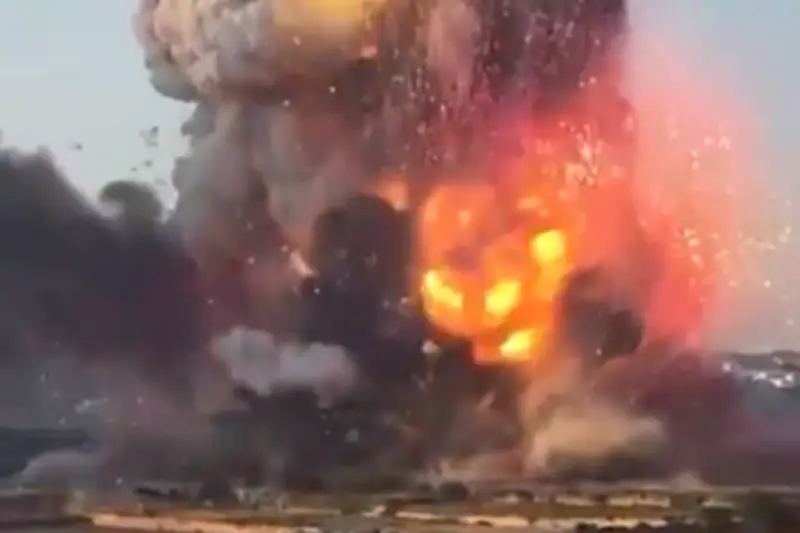 Explosion spectaculaire d'une usine de feux d'artifice à Malte : deux blessés