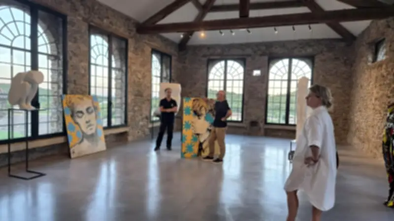 Exposition au Clos des arts : peinture et sculpture en dialogue