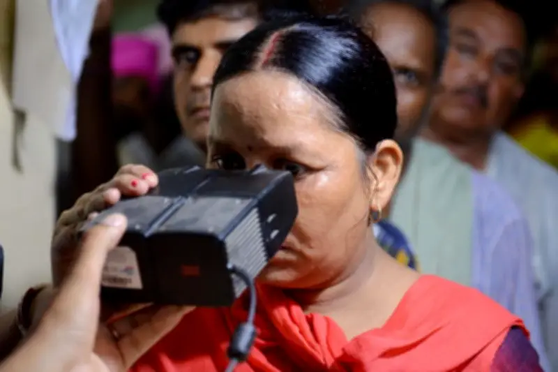 Ficher tout le monde : les leçons de l'identifiant biométrique indien Aadhaar