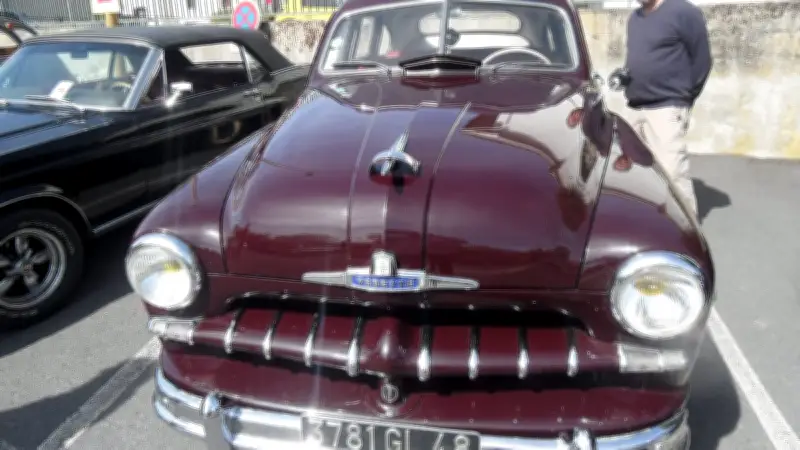 Ford Vedette 1950 : un bijou d'automobile exposé à Saint-Chély