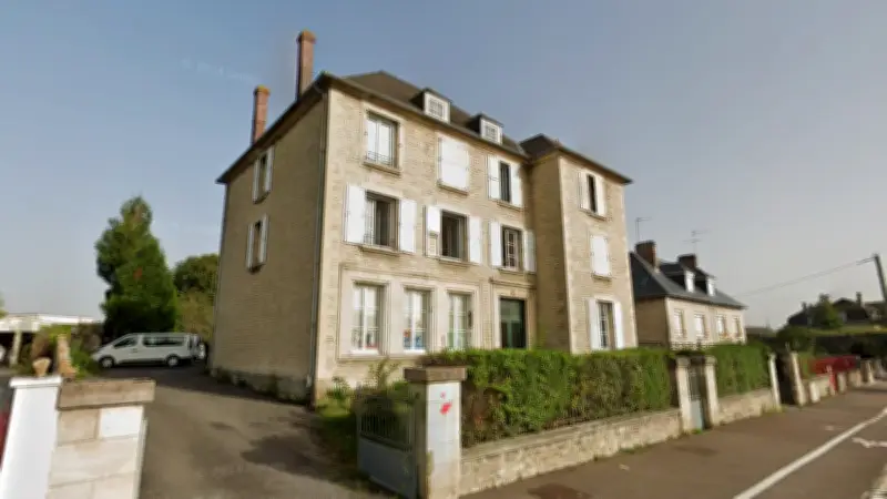 Foudre à Argentan : incendie dans un immeuble inoccupé, aucun blessé