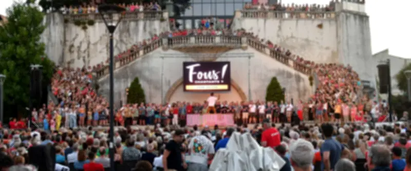 Fous chantants : programme gratuit avant les concerts Soprano et Aznavour