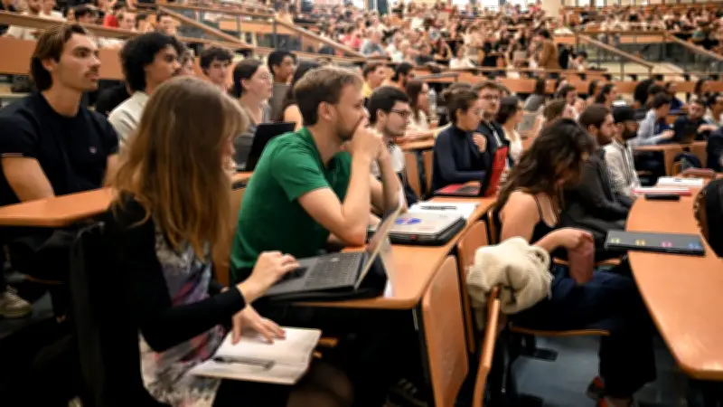 Frais universitaires : vers un quintuplement à 900 € en licence et 1 300 € en master