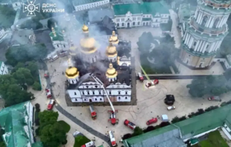 Frappes russes en Ukraine : 11 morts, la cathédrale de Kiev touchée
