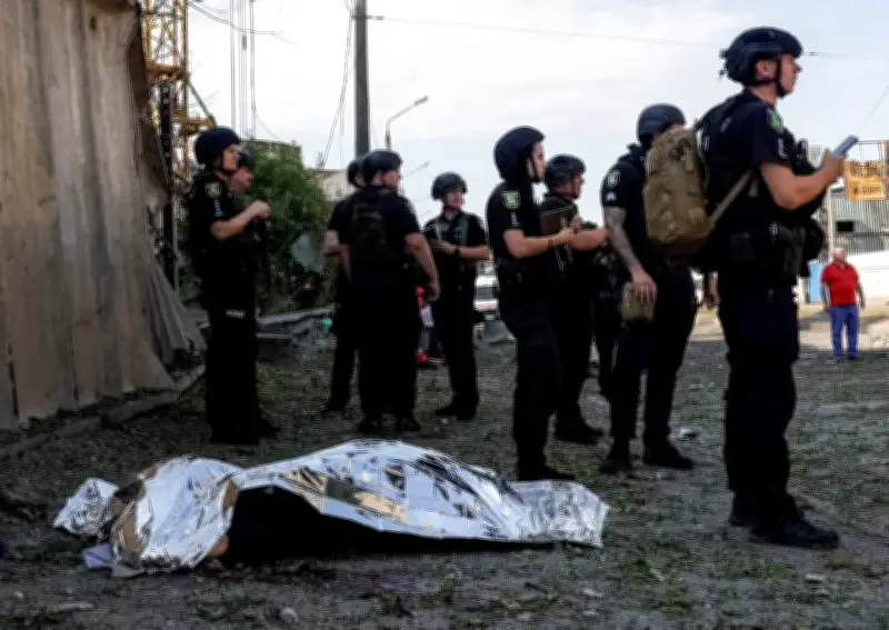 Frappes russes en Ukraine : au moins neuf morts dans l'Est et le Sud
