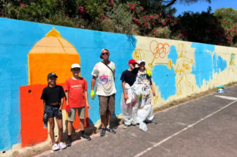 Fresque géante de 100 mètres au collège de Saint-Tropez