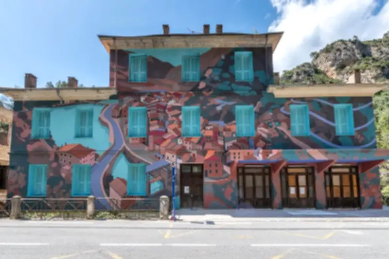 Fresque monumentale sur l'ancienne douane de Breil-sur-Roya