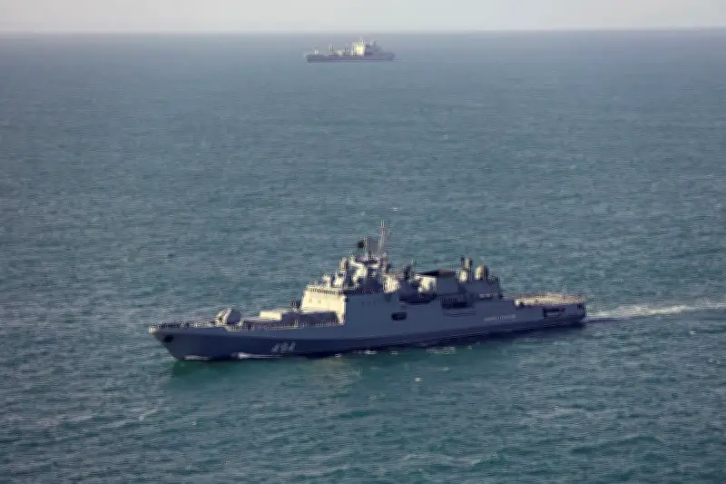 Frégate russe tire coups semonce sur yacht dans la Manche