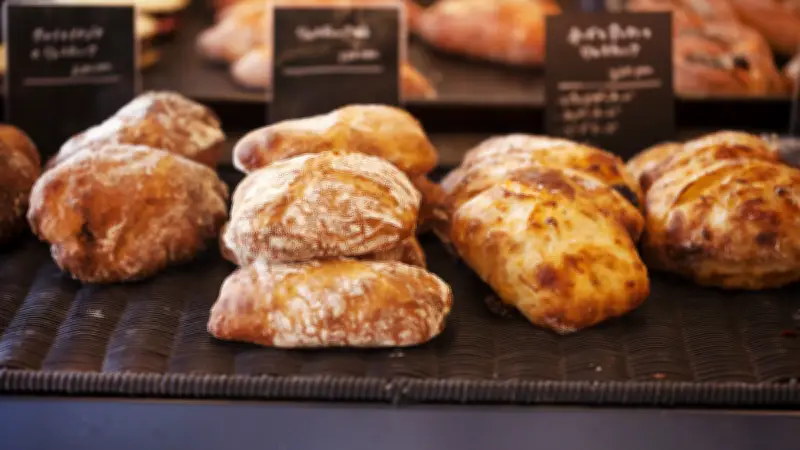Frère et sœur de 18 et 19 ans ouvrent une boulangerie dans les Landes pour réaliser le rêve de leur mère malade