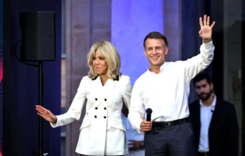 Fête de la Musique à l'Élysée : Macron chante et danse sur son propre remix viral