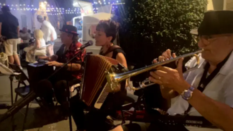 Fête de la musique à Nizas : le Café de l'Union transforme la place du Griffe en guinguette