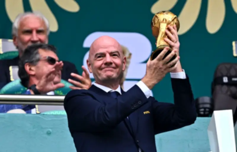 Gianni Infantino se moque de l'Italie et s'attire les foudres d'un député