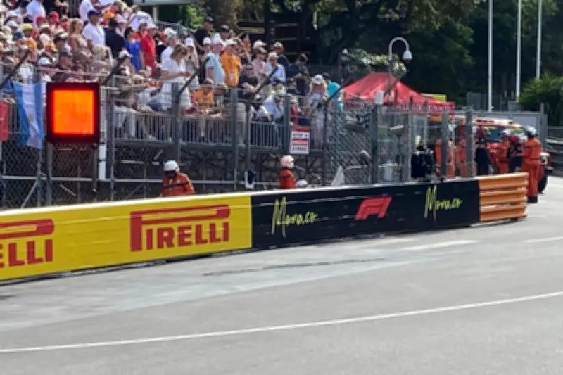 GP Monaco interrompu : problème de bitume, drapeau rouge déployé