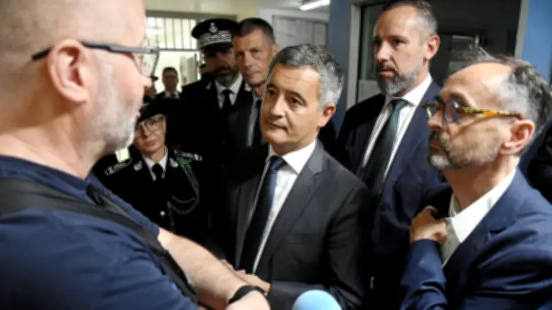 Gérald Darmanin à Béziers : 17 agents et une unité de soins annoncés