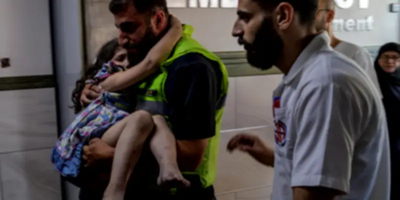 Guerre au Moyen-Orient : l'Iran ferme le détroit d'Ormuz en riposte à Israël