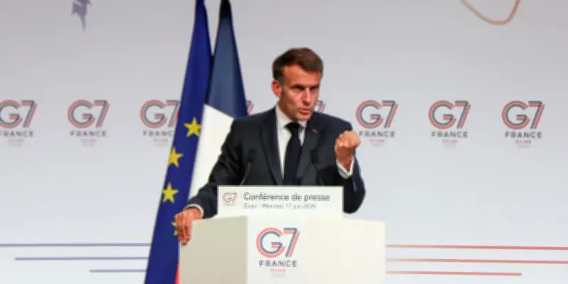Guerre en Ukraine : Macron salue un G7 "objectivement un succès"