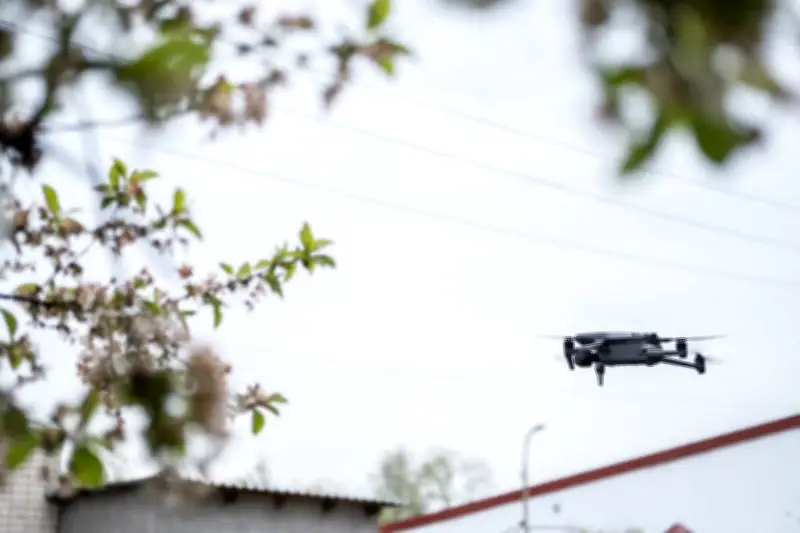 Guerre Ukraine : statut réfugiés renouvelé, drones abattus, ligne Zaporijia réparée