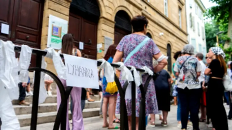 Hommage à Lyhanna, 11 ans : 300 personnes rassemblées à Millau