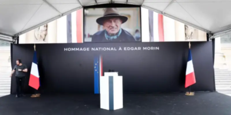 Hommage national à Edgard Morin aux Invalides : revivez la cérémonie