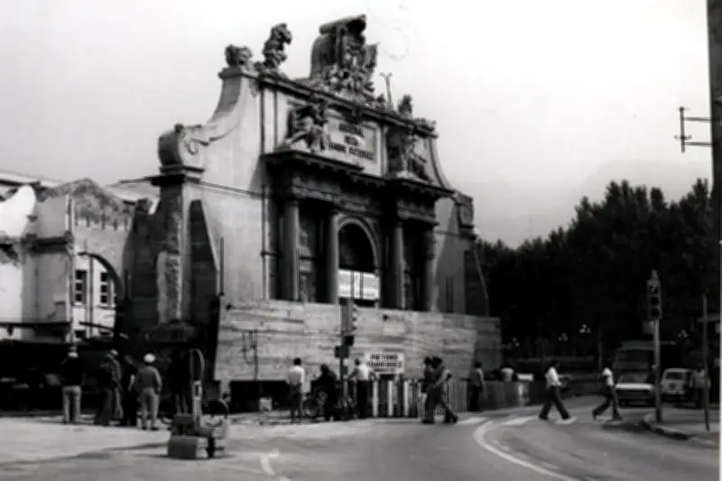 Il y a 50 ans, la porte de l'arsenal de Toulon déplacée de 70 mètres