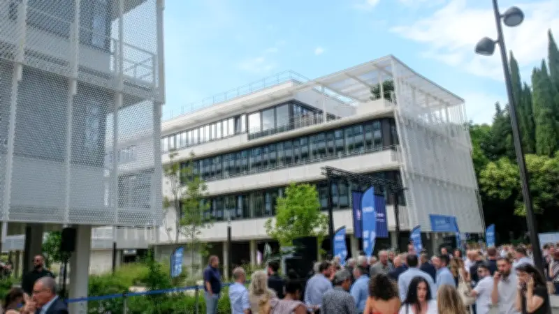 Inauguration en grande pompe de la Maison des entreprises à Nîmes
