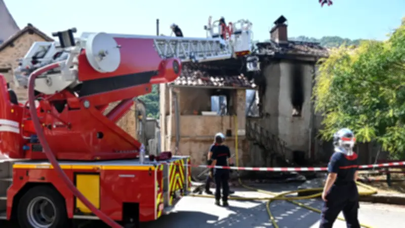 Incendie à Comprégnac : mère et ses deux enfants sauvés de justesse