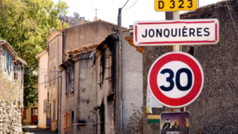 Incendie dans l'Aude : Jonquières, un village en cendres un mois après le mégafeu