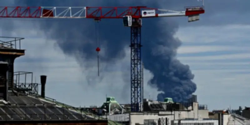 Incendie dans une zone industrielle à Bobigny, pompiers mobilisés