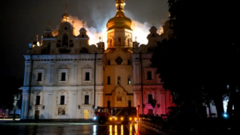 Incendie de la cathédrale de Kiev classée à l'Unesco après des frappes russes