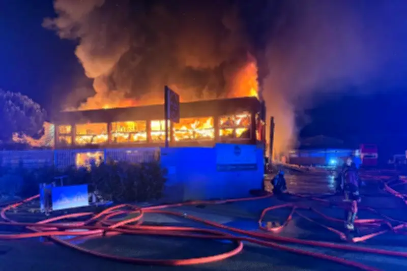 Incendie dévastateur au Hallbox's à La Seyne-sur-Mer : 50 pompiers mobilisés