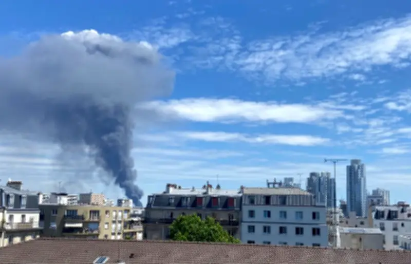 Incendie majeur à Bobigny en Seine-Saint-Denis
