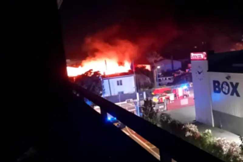 Incendie nocturne dans la zone industrielle de Villeneuve-Loubet : 58 pompiers mobilisés