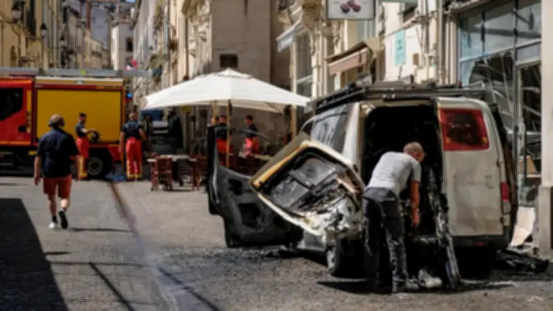 Incendie rue de l'Université à Montpellier : une fourgonnette détruite