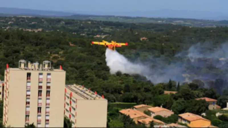 Incendie à Villeneuve-lès-Avignon : Canadair et hélicoptère mobilisés