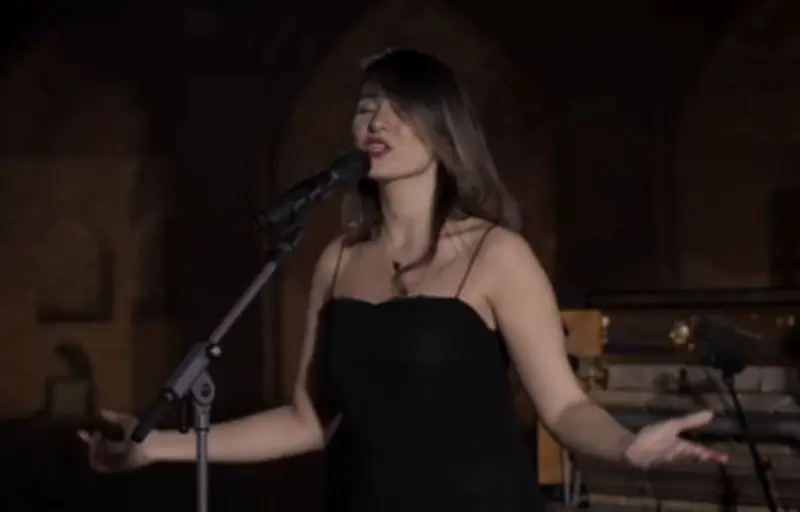 Iran : la chanteuse Parastoo Ahmadi condamnée à 74 coups de fouet