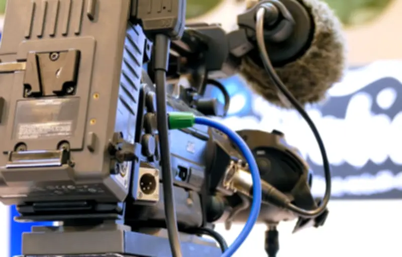 Italie : un journaliste suspendu pour un doigt d'honneur en direct