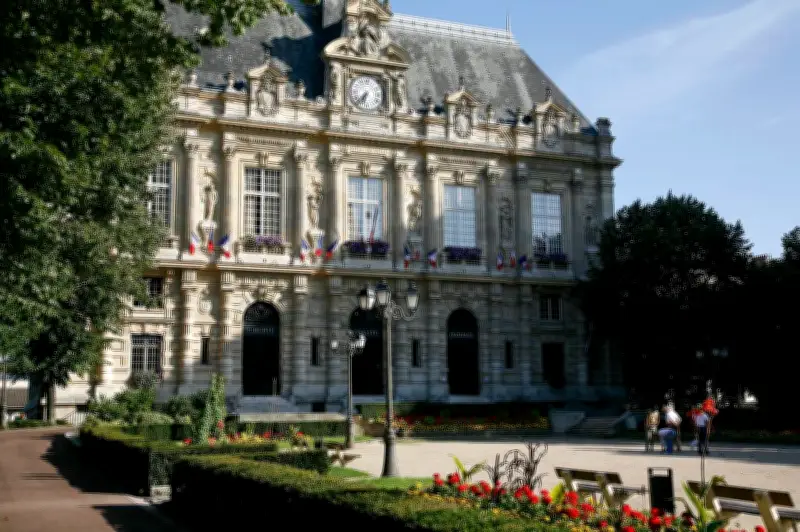 À Ivry-sur-Seine, un élu RN exhibe un crucifix en conseil municipal