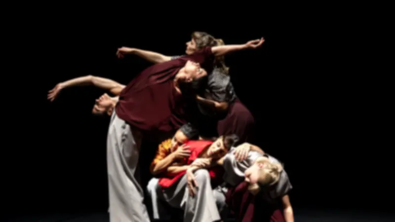 Jann Gallois enchante Montpellier Danse avec sa création "Imminentes"